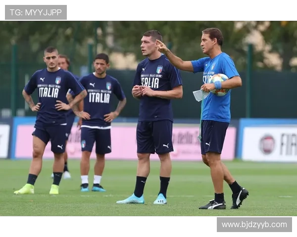 意大利国家队蓝衣军团强势回归,备战国际赛事表现备受期待 意大利国家队蓝衣军团强势回归,备战国际赛事表现备受期待