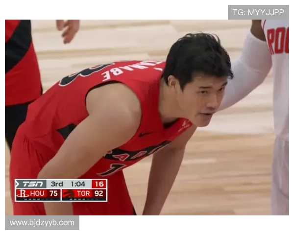 张雨霏训练完顺手买包，教练在后面追着喊发票